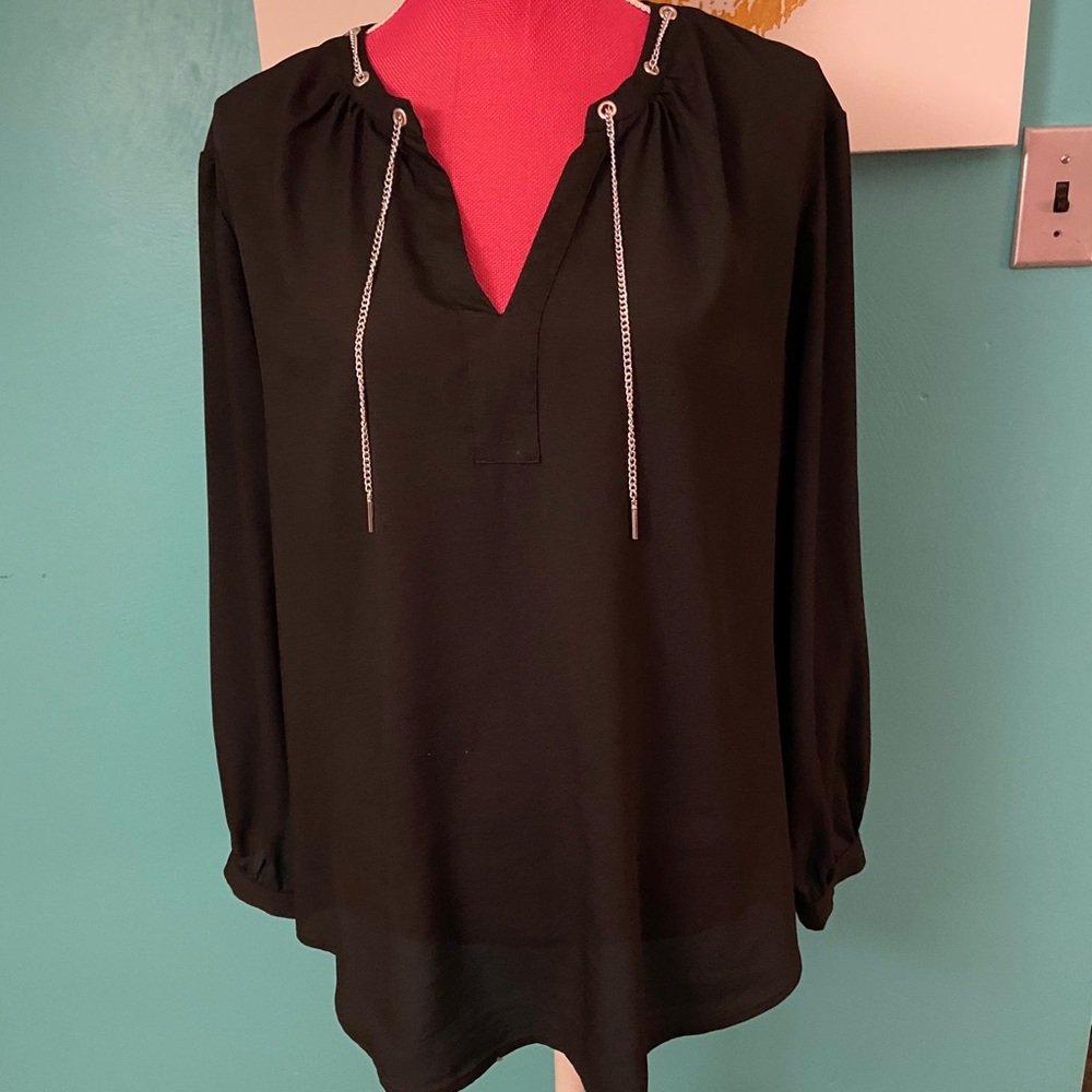 ⬛️BLACK BLOUSE WITH CHAIN 💕